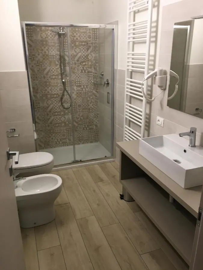 *** מלון Castrezatto Terrazza Rooms איטליה